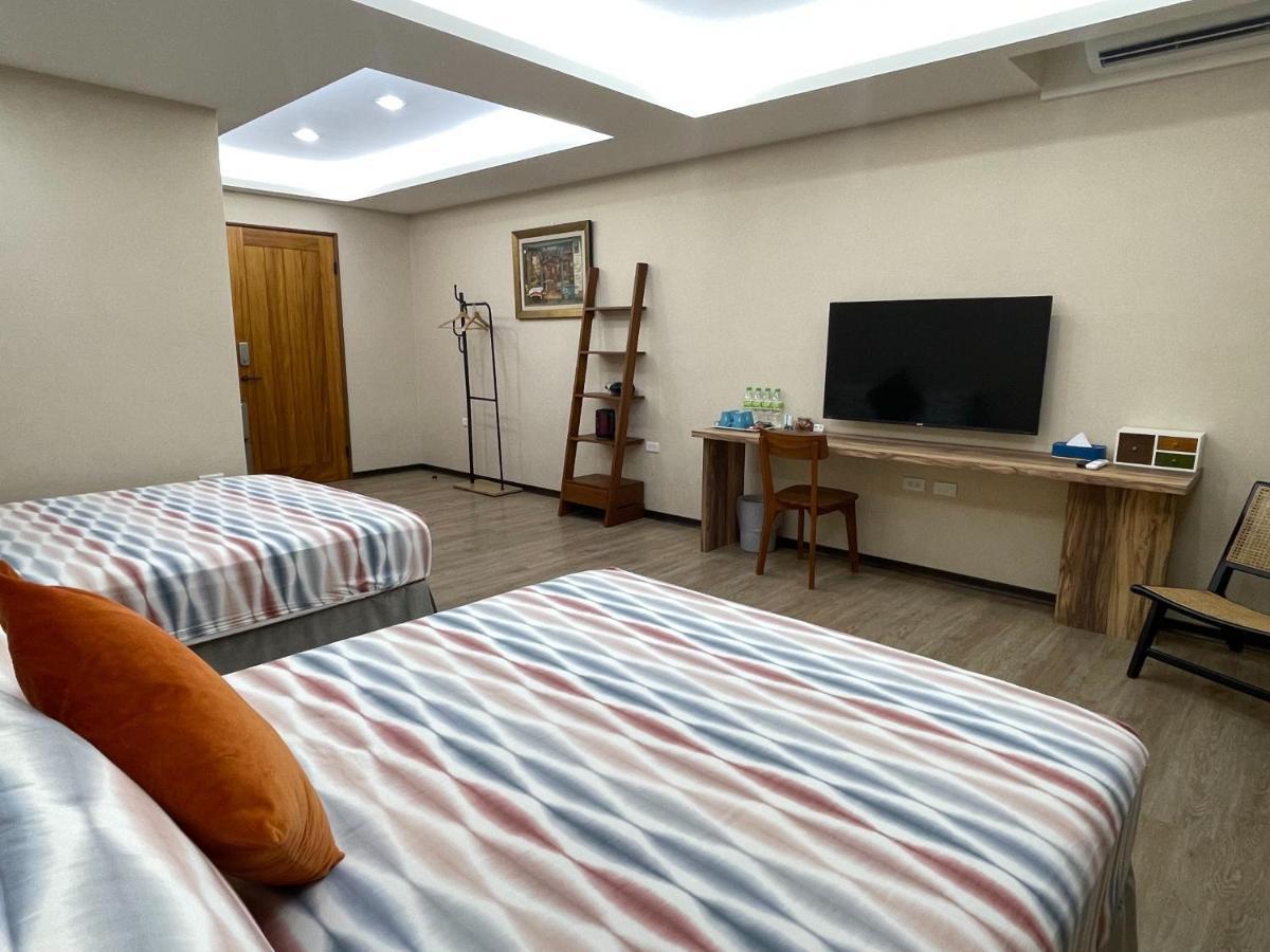 Kyushu Homestay Тайнань Екстер'єр фото